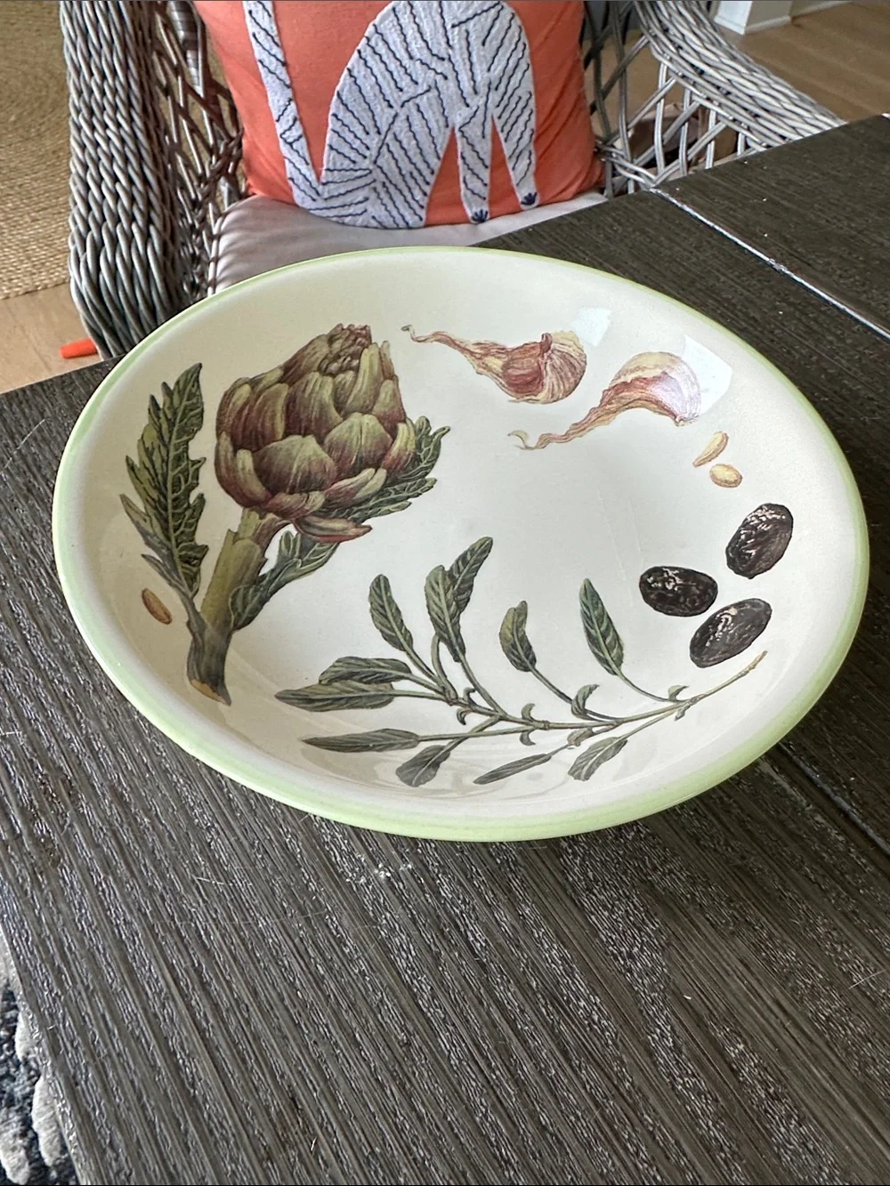 William Sonoma made in Portugal artichoke serving bowl 9.5D